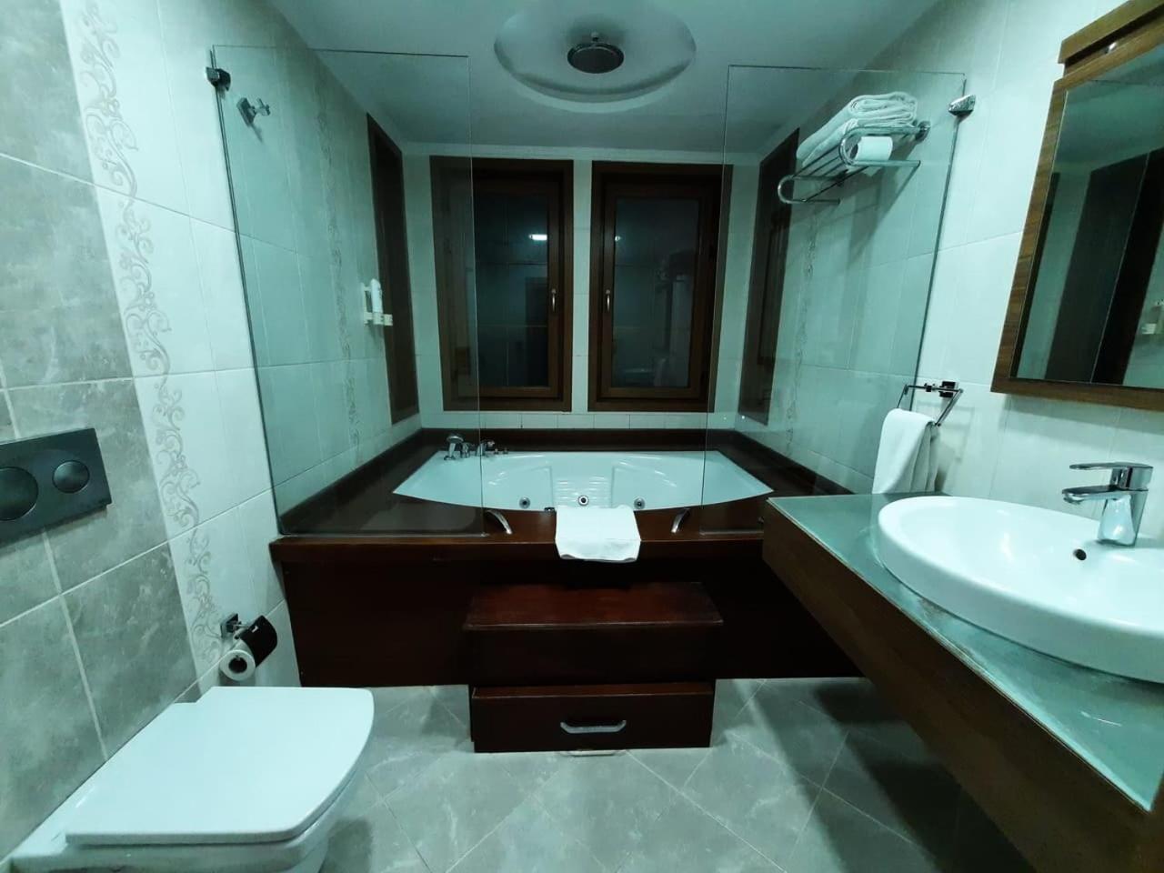 Cesmeli Konak Hotel Silivri Exterior photo
