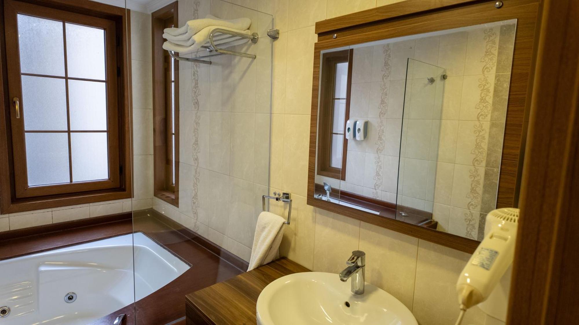Cesmeli Konak Hotel Silivri Exterior photo