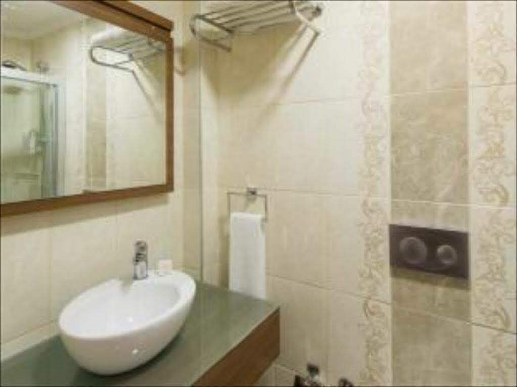 Cesmeli Konak Hotel Silivri Exterior photo